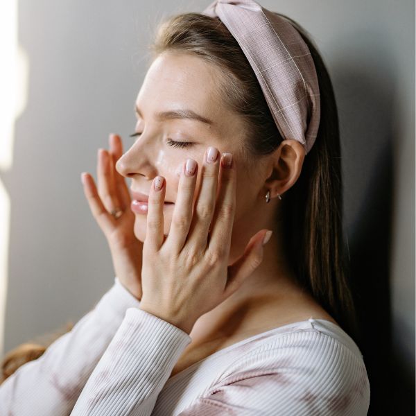 Nằm phòng điều hoà bị khô da: Bí quyết giữ ẩm hiệu quả cho da chăm sóc da